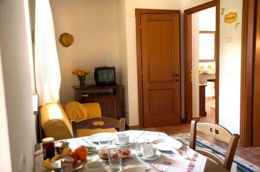 Il Poggio Delle Ginestre Guest House ตอร์จาโน ภายนอก รูปภาพ
